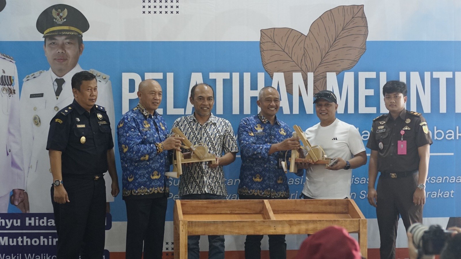 Dukung Produktivitas IHT, Pemkot Malang Berikan Pelatihan Melinting dan Bantuan Alat Giling