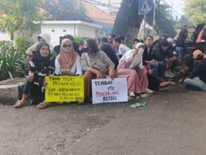 Aksi Demo Dukungan Rencana Pembangunan Jalan Tembus Memanas