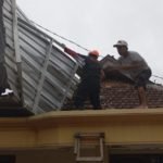 Angin Puting Beliung Terbangkan Puluhan Atap Rumah Warga di Kecamatan Dau