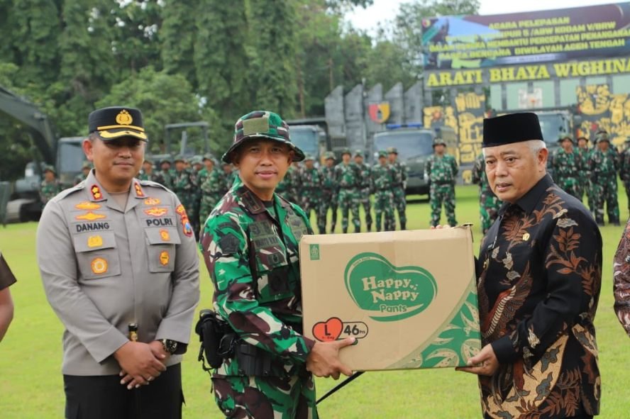 Ratusan Personil Yonzipur 5/ABW Diberangkatkan ke Lokasi Bencana Sumatera