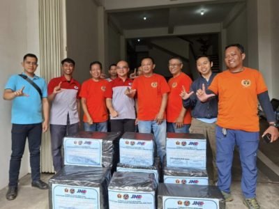 JSB PWI Malang Raya bersama JNE Malang JSB PWI Malang Raya Gandeng JNE Salurkan Bantuan Banjir Sumatera dan Aceh