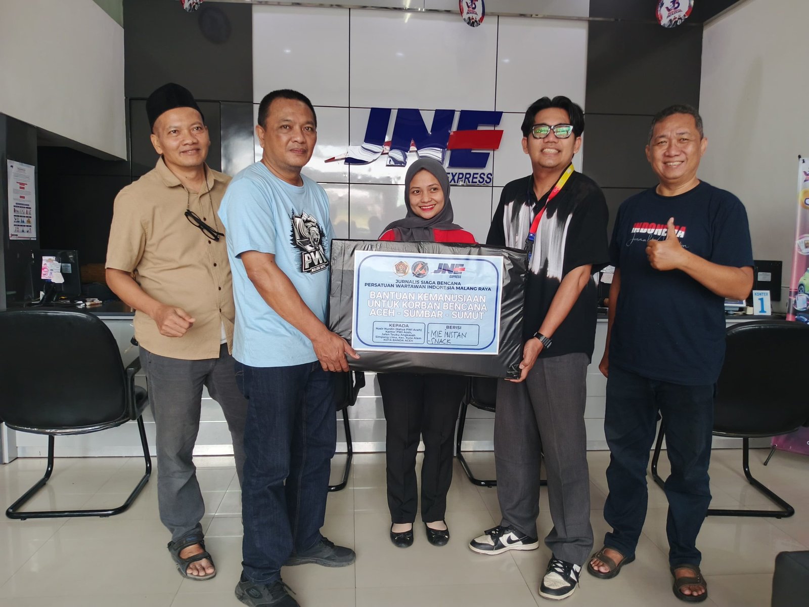Kolaborasi dengan JC Corporate, JSB PWI Malang Raya Salurkan Bantuan Sumatera lewat JNE