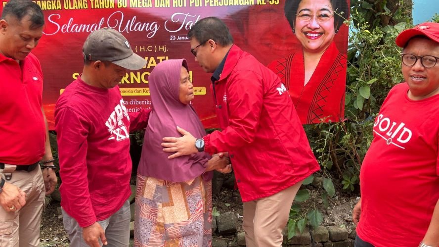 Hadiri Program Bedah Rumah Lansia di Kota Batu, Ahmad Basarah Tekankan Nilai Marhaenisme