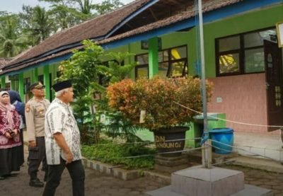 Bupati Malang Tinjau Atap Sekolah Ambruk di SDN 4 Sukowilangun