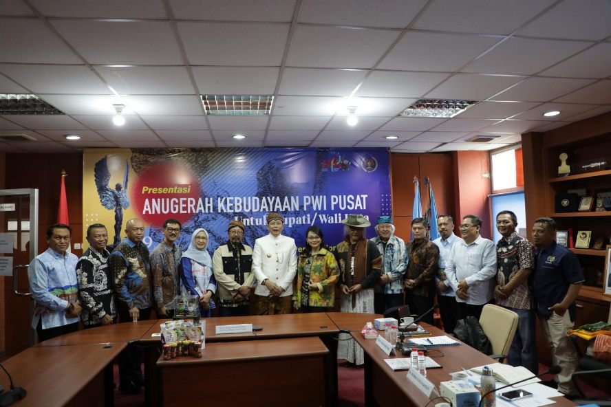 Salam Satu Jiwa Arema Menggema di Presentasi Anugerah Kebudayaan PWI Pusat