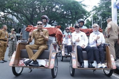 Pemkot Malang Bagikan Bantuan 200 Becak dari Presiden