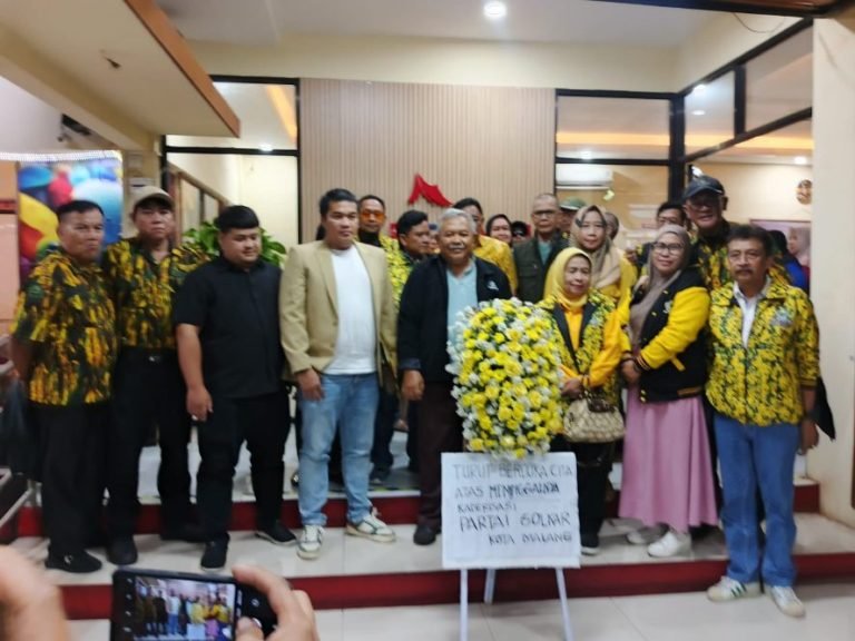 Pasang Karangan Bunga, Puluhan Kader Protes Keputusan Musda XI DPD Golkar Kota Malan