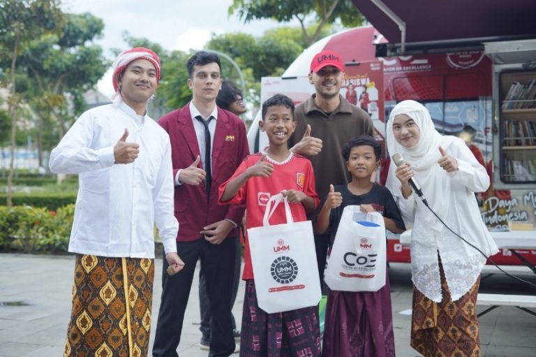 UMM Hidupkan Tradisi Literasi Lewat NgabubuRead di Taman Merjosari
