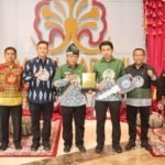 Pemerintah Pusat Berikan Sertifikat, Kabupaten Malang Raih Predikat Menuju Kabupaten Bersih