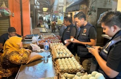 Tim Satgas Pangan Polres Malang, saat sidak harga bahan pokok di pasar.