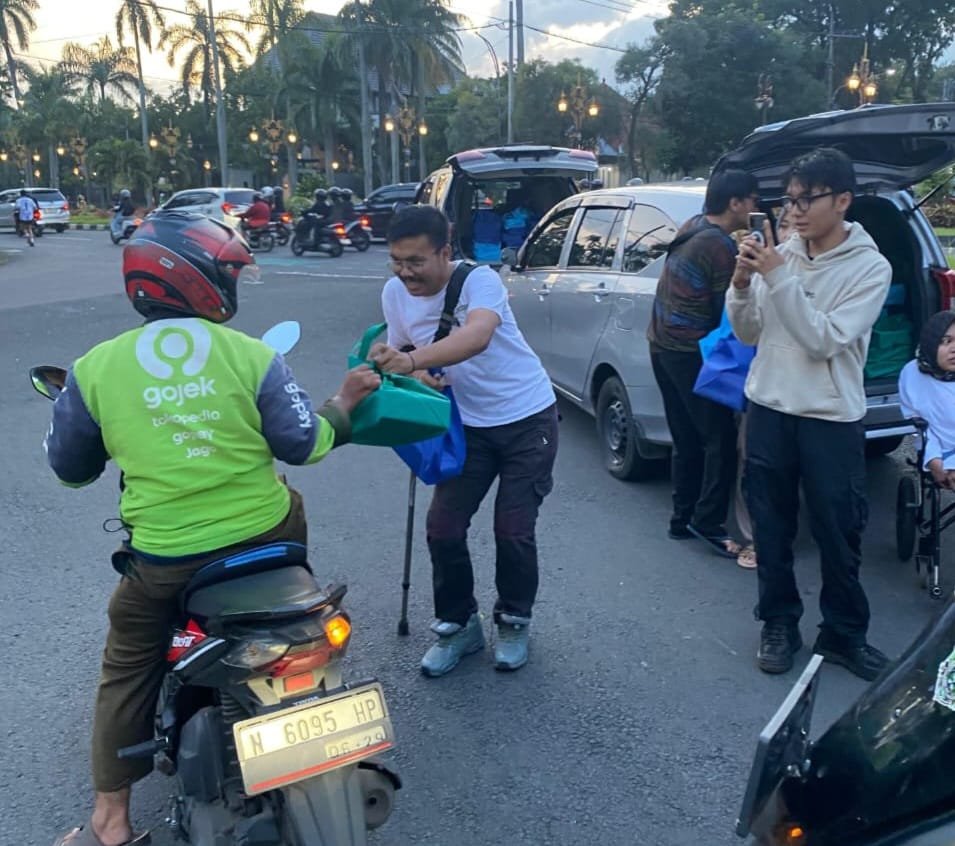 Sambut Lailatul Qadar, Penyandang Disabilitas Kota Malang Bagi 500 Takjil