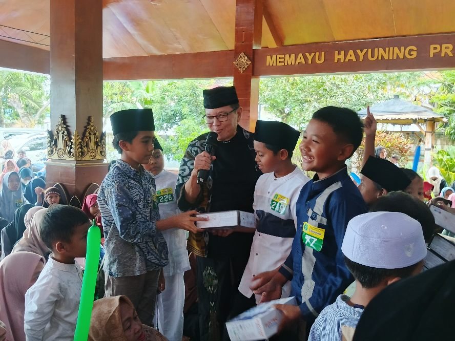Iwan Kurniawan Berbagai Kebahagiaan pada Belasan Ribu Anak Yatim Piatu