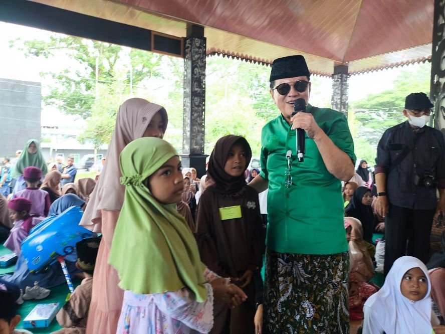 Tebar Kebahagiaan, Komisaris Utama PT ACA Santuni Ribuan Anak Yatim Piatu di Dua Kecamatan