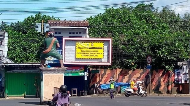 Biro Reklame Keluhkan Satpol PP, Tempat Pasang Reklame Berizin Disegel