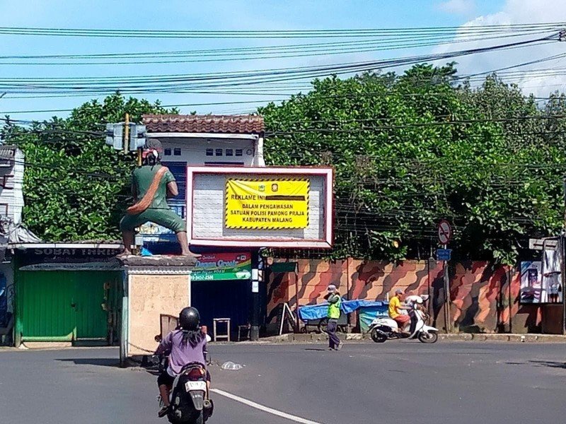 Biro Reklame Keluhkan Satpol PP, Tempat Pasang Reklame Berizin Disegel