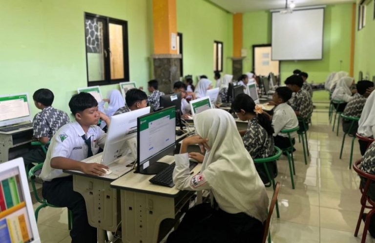 SMPN 1 Malang Luncurkan ADIPATI, Sistem Digital Terintegrasi dalam Genggaman