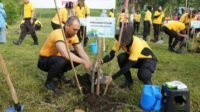 Polresta Malang Kota Gelar Aksi Tanam Ratusan Pohon dalam Rangka Hari Bhayangkara