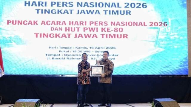 Budiar Terima PWI Jatim Award 2026 Kategori Tokoh Penggerak Good Governance Daerah