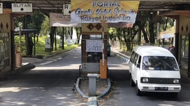 Pengendara Bermotor Masuk Jalan Alternatif Umun Bendungan Lahor Gratis