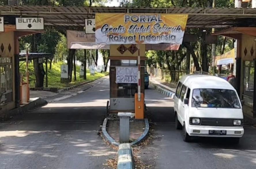 Pengendara Bermotor Masuk Jalan Alternatif Umun Bendungan Lahor Gratis