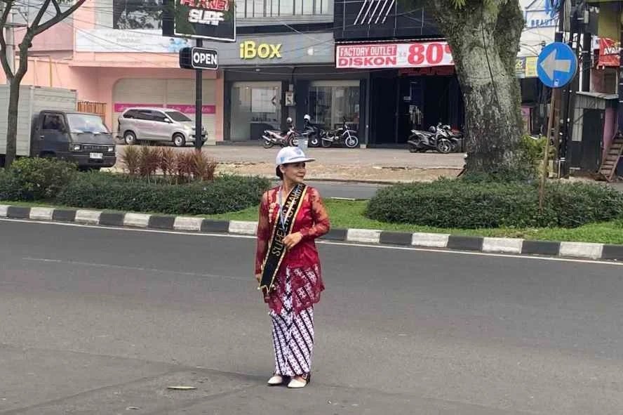 Supeltas di Malang Pilih Kenakan Baju Kebaya di Hari Kartini