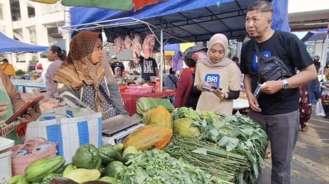 Harga Plastik Melonjak Tinggi Dikeluhkan Pedagang dan UMKM di Kabupaten Malang