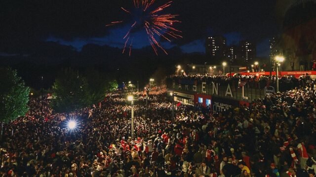 Arsenal Akhiri Penantian 22 Tahun, Fans Rayakan Gelar Juara Liga Inggris dengan Penuh Sukacita