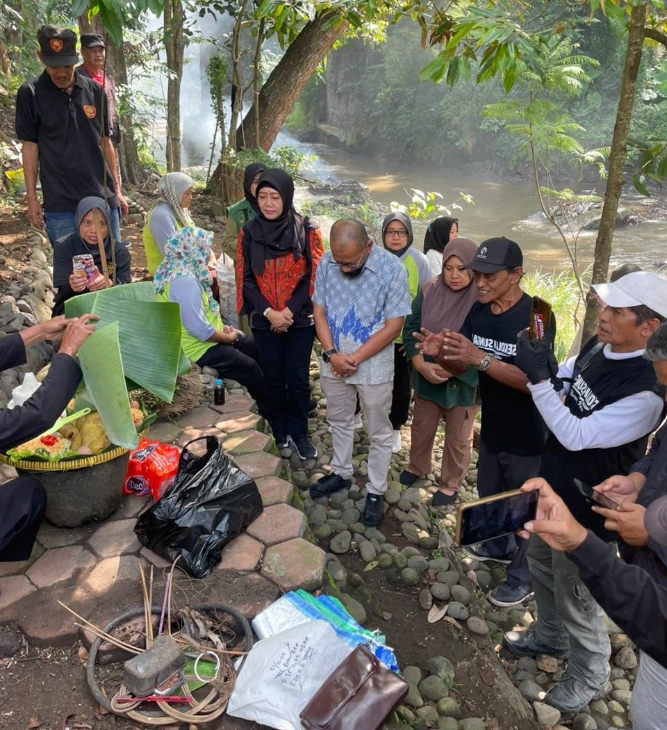 Malang Berwarna Gelar Aksi Peduli Lingkungan di Bantaran Sungai Brantas