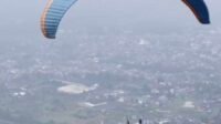 Olahraga Paralayang di Kota Batu Jadi Primadona Wisatawan sebagai Uji Nyali