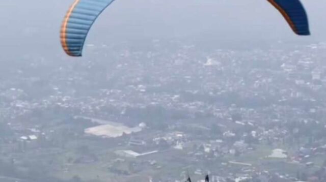 Olahraga Paralayang di Kota Batu Jadi Primadona Wisatawan sebagai Uji Nyali