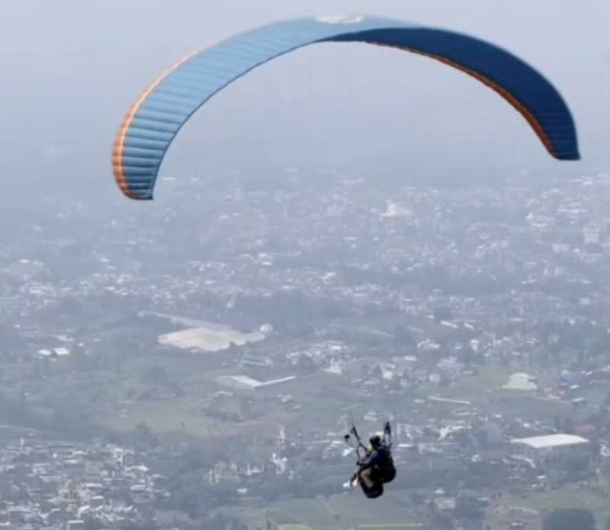 Olahraga Paralayang di Kota Batu Jadi Primadona Wisatawan sebagai Uji Nyali