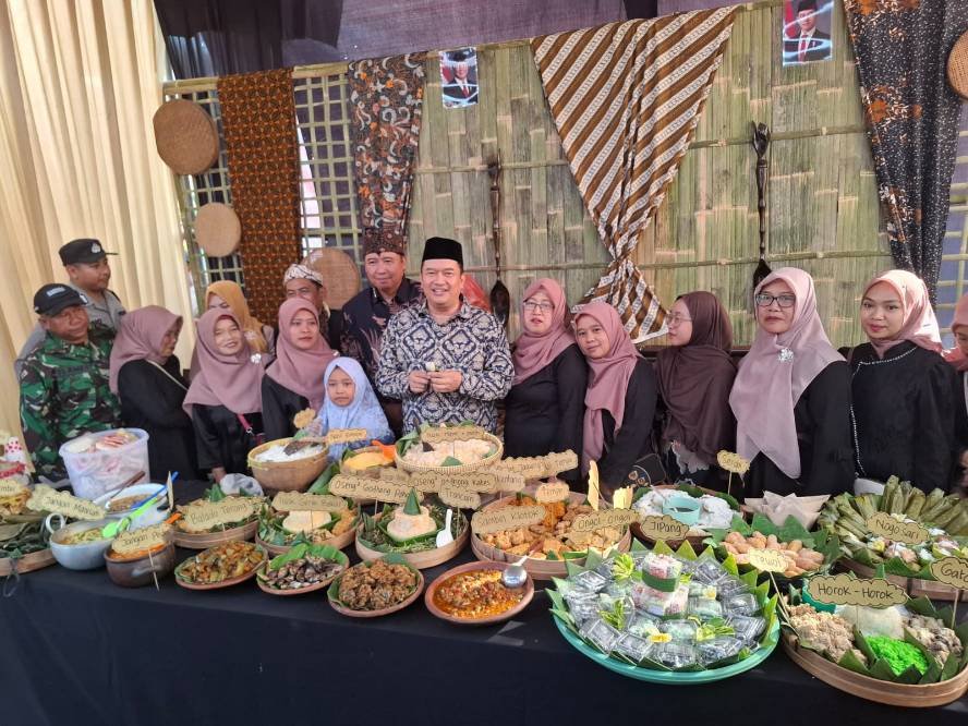 Pesta Rakyat Desa Poncokusumo Dihadiri Ribuan Warga dan Makan Gratis