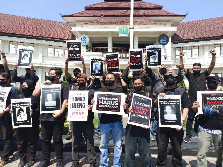 Lintas Organisasi Wartawan Malang Raya Gelar Aksi Protes "Kami Bukan Londo Ireng",
