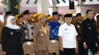 Jelang HUT RI ke-81, Khofifah Indar Parawansa Terima Bintang Veteran dari LVRI Jatim