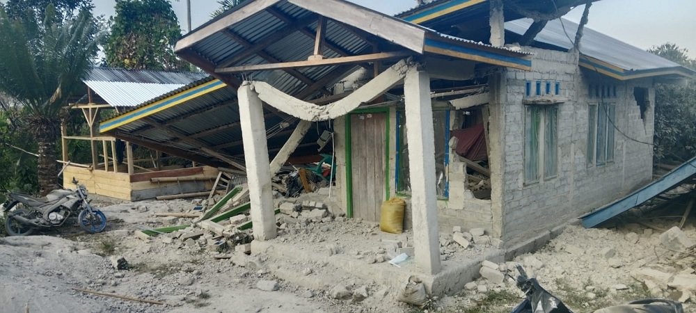 Bencana Gempa Bumi Flores Sebabkan Puluhan Orang Meninggal Dunia dan Ratusan Rumah Rusak