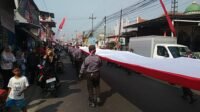 Meriahkan Hari Kemerdekaan, Warga Bumiayu Bentangkan Bendera 81 Meter Disertai Kirab Budaya
