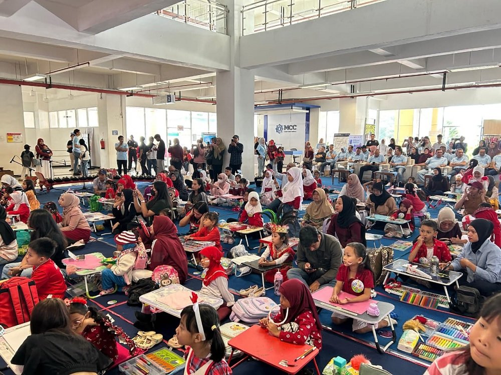Semarak HUT ke-81 RI, Ratusan Anak Malang Antusias Ikuti Lomba Mewarnai Tugu Tirta di MCC