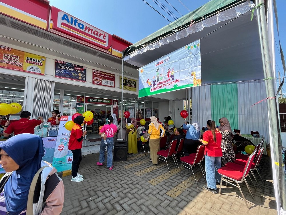 Kolaborasi Alfamart dan Sweety, Fokuskan Edukasi Tumbuh Kembang Anak di Posyandu