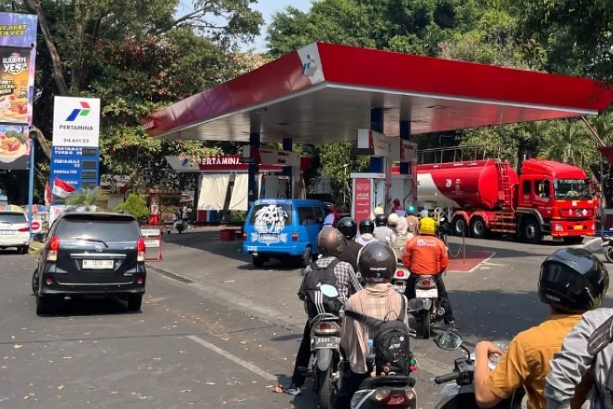 Kelangkaan Pertalite dan Antrean Mengular di Sejumlah SPBU Kota Malang, Pertamina Pastikan Pengiriman Sedang Berjalan