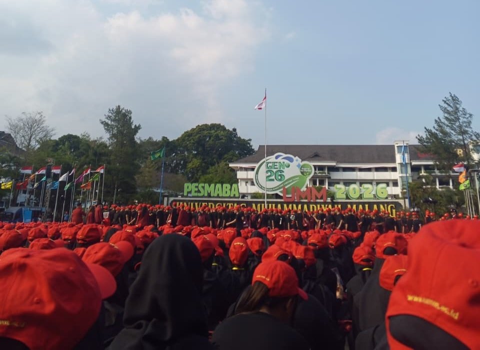 Usung Pesan Kemanusiaan dan Ramah Lingkungan, Flashlight Mob Gen. 26 Warnai Kemeriahan PESMABA UMM 2026