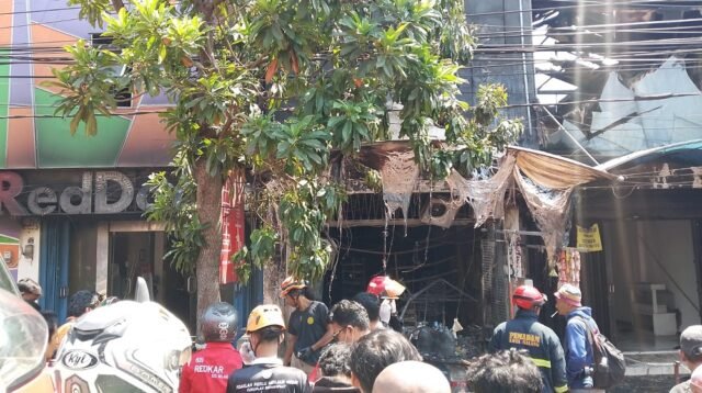 Kebakaran Toko Madura di Jalan Raya Tidar Kota Malang, Satu Orang Dilaporkan Terjebak