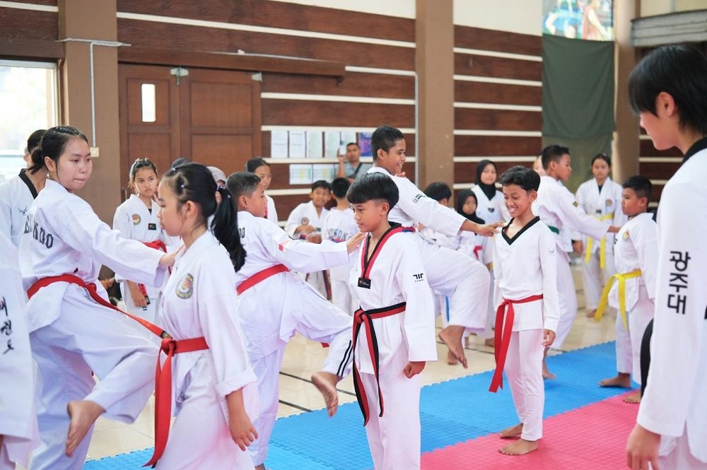 Cetak Sejarah Baru, Pengkab TI Kabupaten Malang Datangkan Pelatih Profesional Asal Korsel