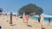 Pantai Watu Leter di Kabupaten Malang Jadi Primadona Wisatawan