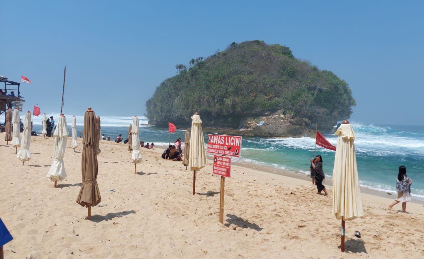 Pantai Watu Leter di Kabupaten Malang Jadi Primadona Wisatawan