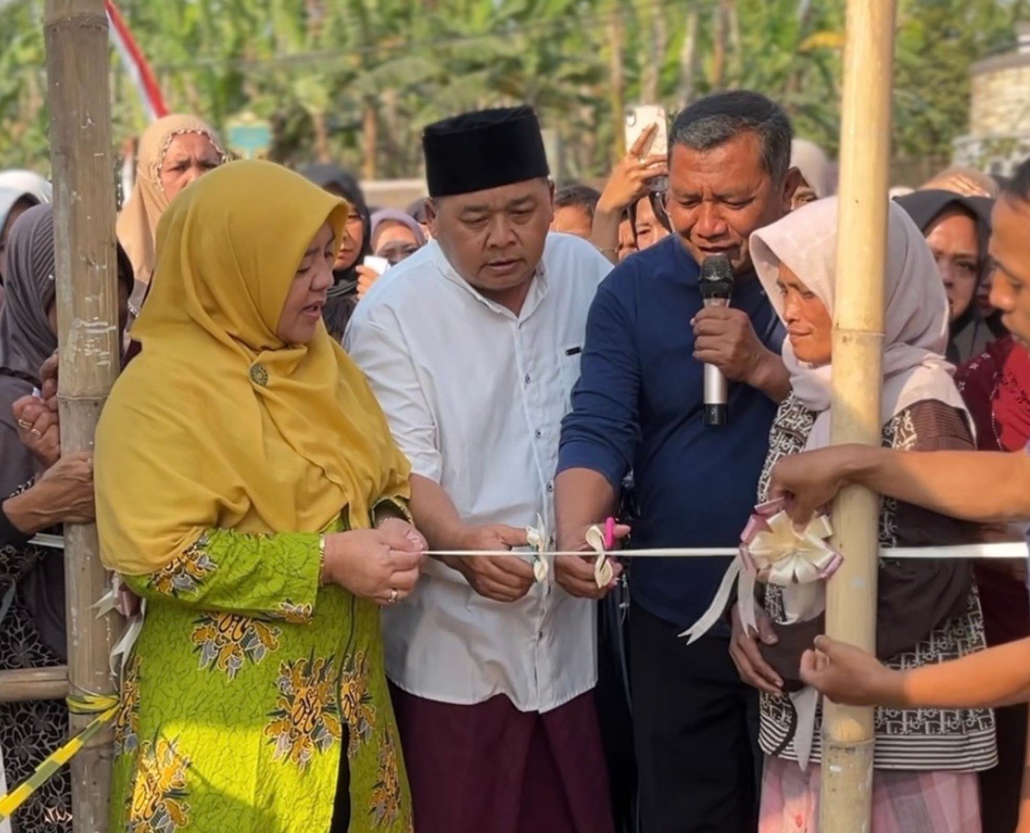 Muhammadiyah dan Ansor Bergandengan Tangan, Warga Poncokusumo Kebagian Sembako hingga Makan Gratis