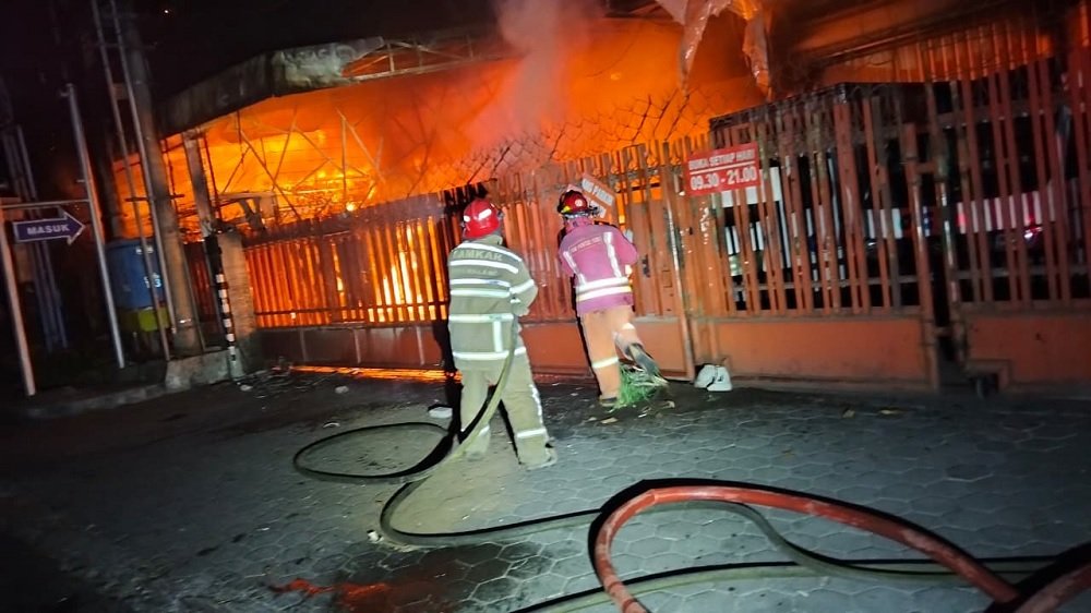 Ruko Furnitur dan Elektronik di Malang Terbakar, 1 Korban Berhasil Dievakuasi