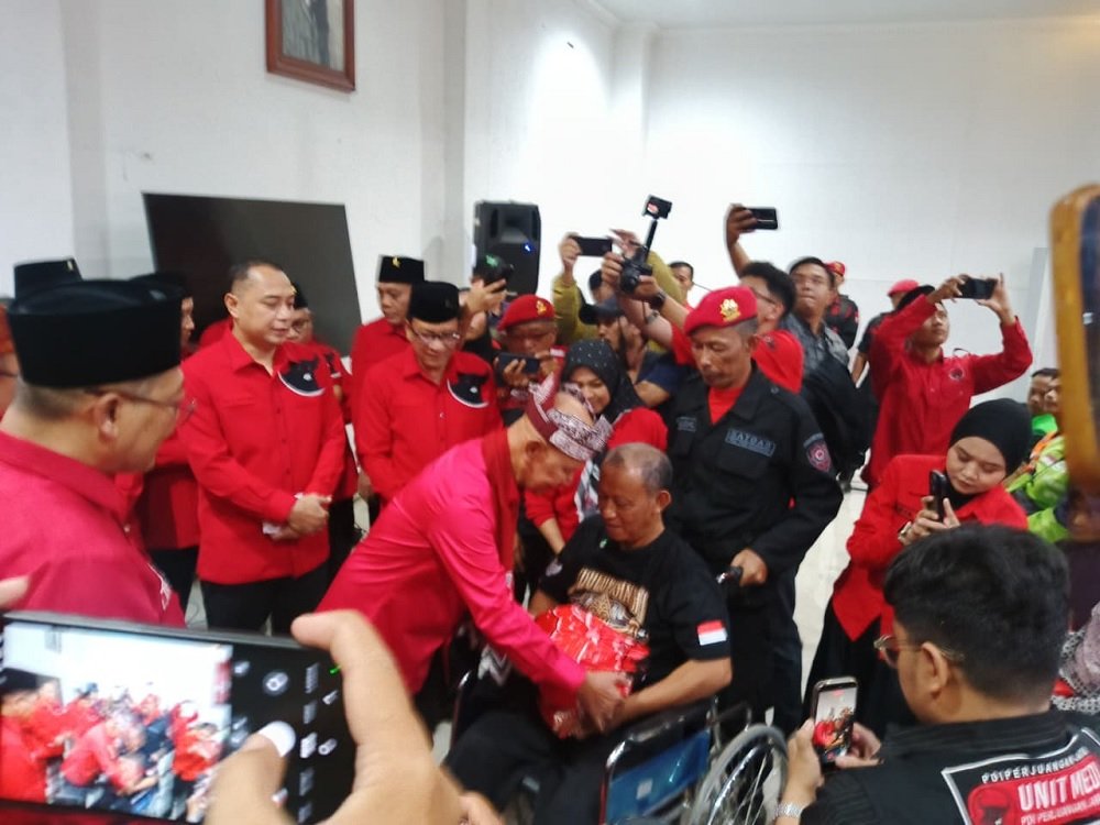DPD PDI-P Jatim Gelar 'Pertalian Cinta' di Malang, Salurkan 1.000 Sembako dan Letakkan Batu Pertama TPQ