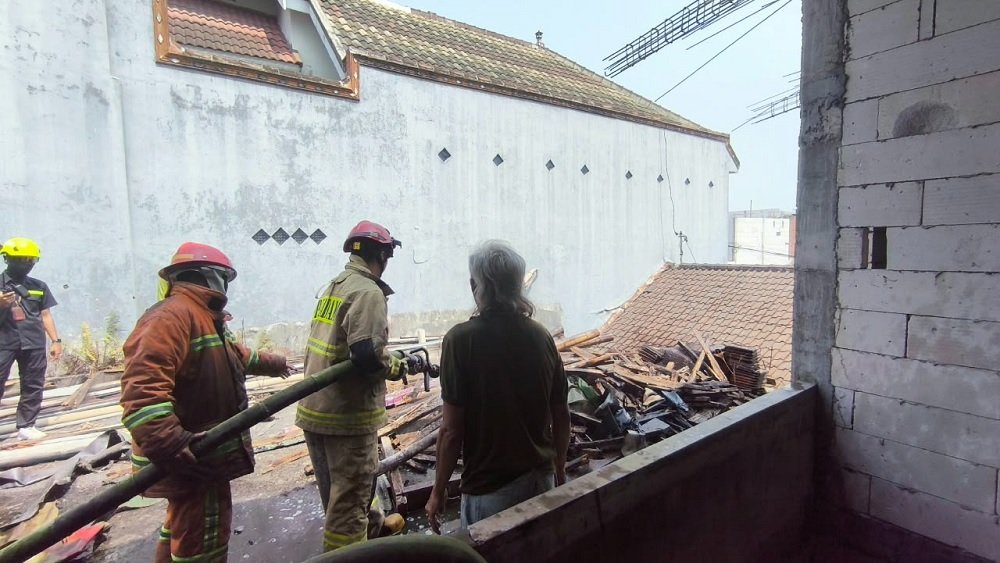 Rumah Warga di Dinoyo Kota Malang Ludes Terbakar, Damkar Padamkan Api dalam 17 Menit