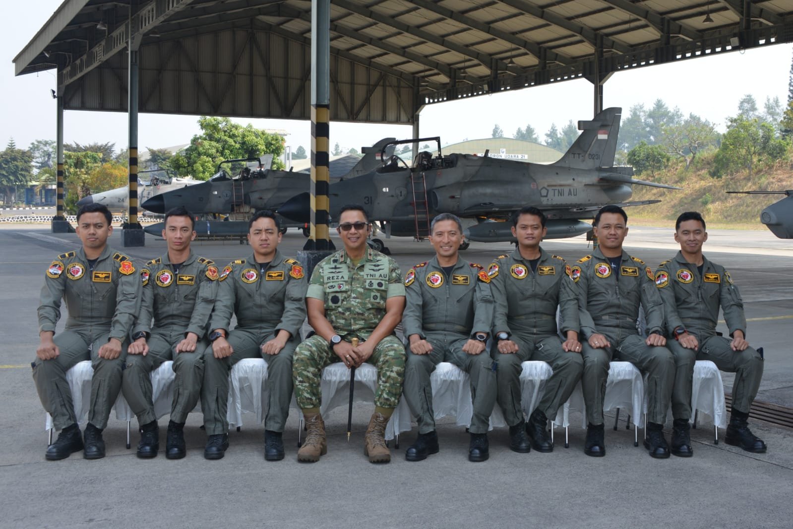 Danlanud Abd Saleh Lepas Pesawat Hawk, Latihan Enam Minggu Resmi Berakhir